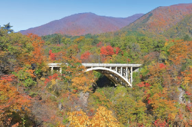 紅葉の鳴子峡へ