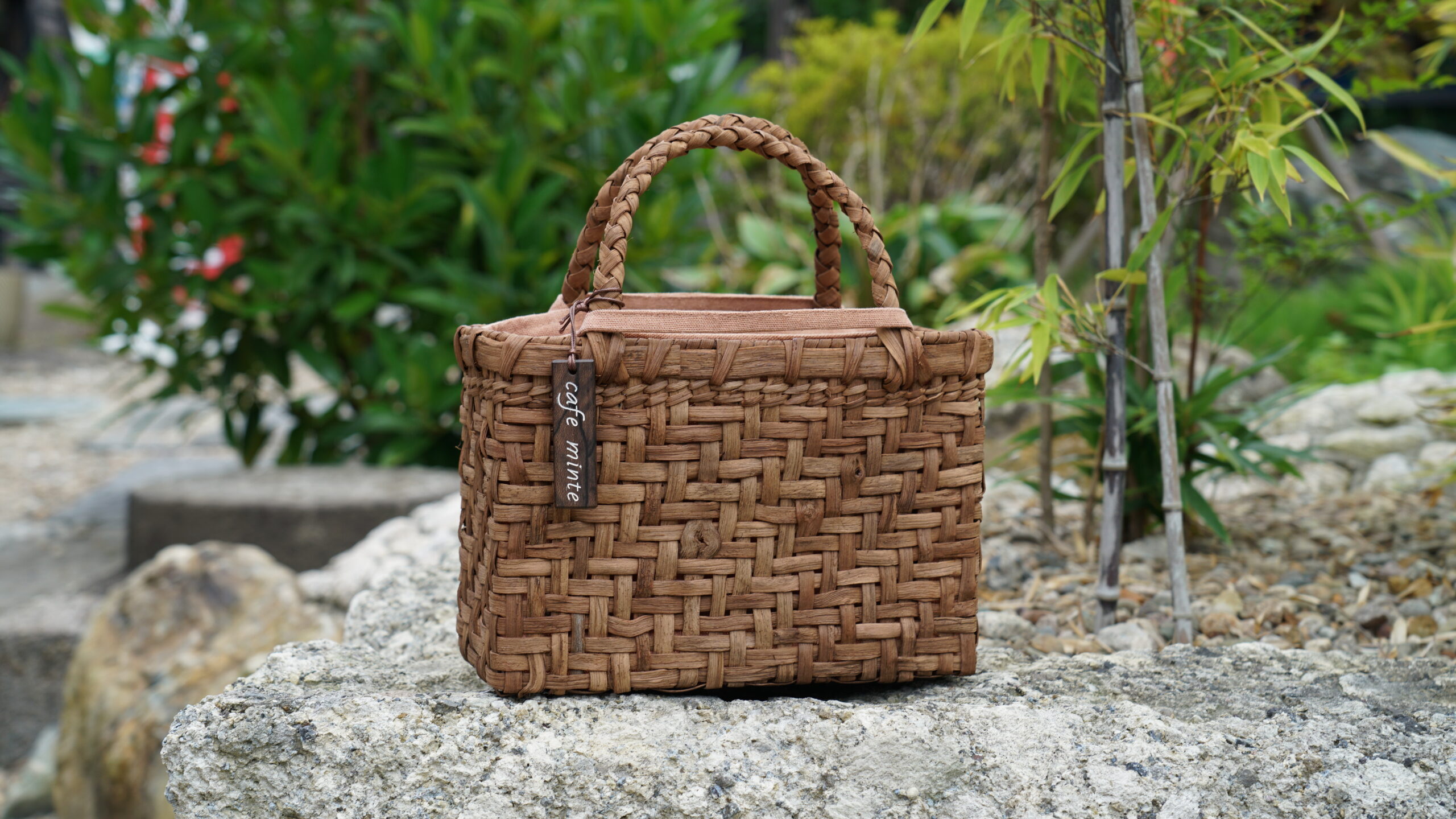 山葡萄のかご編み体験